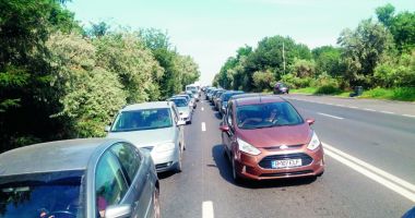 Stire din Eveniment : Aglomerație pe șosele! Ce ne sfătuiesc polițiștii