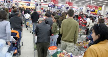 Peste jumătate dintre români spun că au făcut cheltuieli mai mari în perioada sărbătorilor