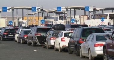 Stire din Eveniment : Cozi imense la vamă! Românii se întorc la muncă în străinătate