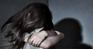 Doi frați, agresați sexual de un vecin care îi ademenea cu rechizite