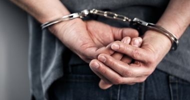 Stire din Eveniment : Au AGRESAT două persoane apoi le-au dat FOC la mașină