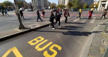 Stire din Eveniment : Agresiune sexuală într-o stație de autobuz. Ce a pățit o tânără care aștepta mașina