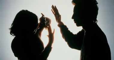 Stire din Eveniment : N-au mai suportat bătăile primite! Două femei și-au reclamat soții la Poliție