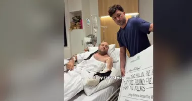 Stire din Actualitate : Eroul de pe plaja Bondi a fost recompensat de comunitate cu 2,5 milioane de dolari australieni