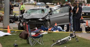 Stire din Actualitate : Galerie foto. Accident șocant! O tânără a intrat cu mașina într-o mulțime: 3 morți și 22 de răniți