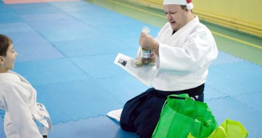 Stire din Sport : Moș Crăciun a venit la sportivii de la Aikido Aikikai
