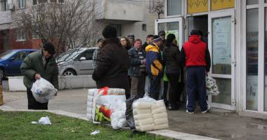 Stire din Social : A început distribuția tichetelor  pentru pachetele alimentare  de la Uniunea Europeană