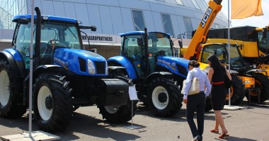 Stire din Economie : GALERIE FOTO / A început Expoagroutil! Iată cu ce au venit expozanții