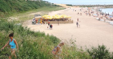 Stire din Social : Plajele din Constanța, în pericol de dispariție. Cum se încearcă salvarea lor / Galerie foto