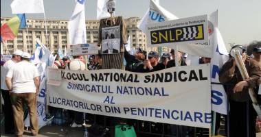Stire din Economie : A început mitingul gardienilor din penitenciare