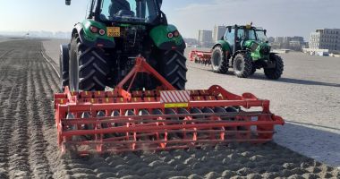 Stire din Social : GALERIE FOTO. A început pregătirea plajei din Mamaia pentru sezonul estival