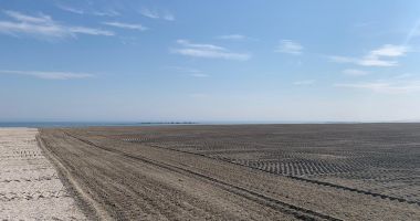 GALERIE FOTO. A început pregătirea plajei din Mamaia pentru sezonul estival - 2