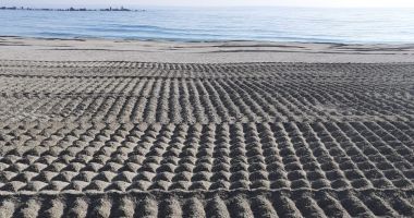 GALERIE FOTO. A început pregătirea plajei din Mamaia pentru sezonul estival - 5