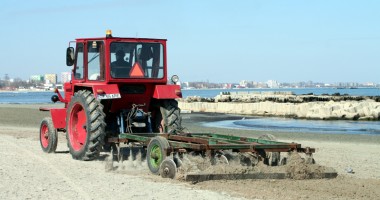A început pregătirea plajelor pentru sezonul estival - 2