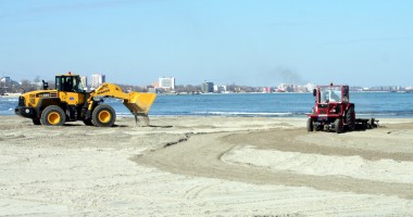 A început pregătirea plajelor pentru sezonul estival - 3