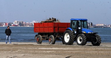 A început pregătirea plajelor pentru sezonul estival - 4