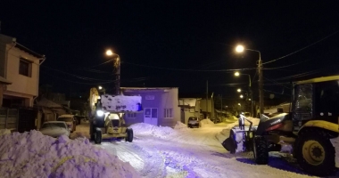 Stire din Social : GALERIE FOTO / A început evacuarea și transportul zăpezii din Constanța