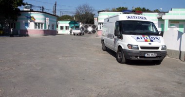 Stire din Eveniment : A încercat să "paseze"  un telefon unui deținut