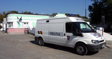 Stire din Eveniment : A încercat să mituiască un polițist. Nu a reușit!