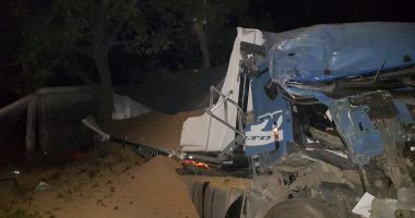 GALERIE FOTO / ACCIDENT RUTIER LA CONSTANȚA. A intrat cu tirul în pom!