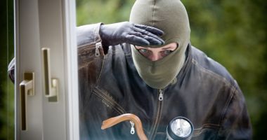 Stire din Eveniment : A intrat peste om în casă și i-a furat 2.750 de euro