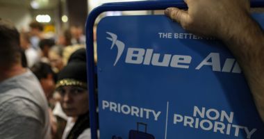 Ministerul Turismului: Călătorii care au achiziţionat bilete de la Blue Air pot recupera banii
