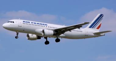 Stire din Actualitate : Alertă cu bombă la bordul unui avion care mergea către Paris