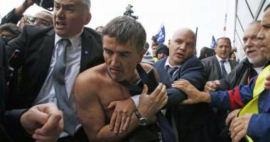 Stire din Actualitate : Incidente violente la Air France. Mai multe persoane, rănite