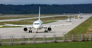 Stire din Actualitate : Agenți ai aeroporturilor din Paris au rămas fără legitimație, din cauza comportamentuli îngrijorător