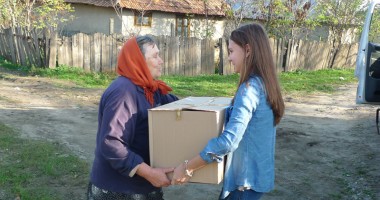 Stire din Cultură-Educație : Elevi constănțeni, în sprijinul sinistraților de la Galați