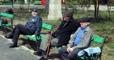 Stire din Social : Când se dă prima tranșă de ajutor pentru pensionari și câți bani vor primi
