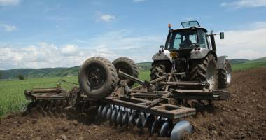 Stire din Economie : Ajutorul privind polițele de asigurare din agricultură se solicită până la 31 octombrie