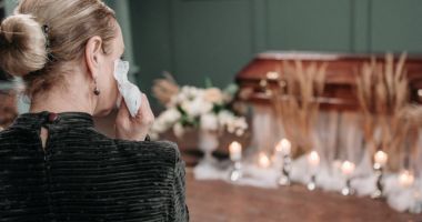 Stire din Eveniment : Caz incredibil! O familie a fost jefuită în timp ce își înmormânta rudele decedate într-un groaznic accident