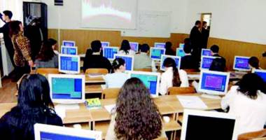 Stire din Economie : Ajutor financiar acordat elevilor și studenților pentru achiziționarea calculatoarelor