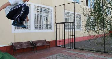 GALERIE FOTO / Tragedia care a îndoliat Constanța. Elevul de la Liceul Internațional, sfâșiat între două trenuri - 8