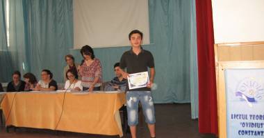 Tragedia lui Akan Mujdaba / Palmaresul unui elev excepțional - 2