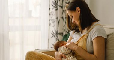 Stire din Sănătate : Femeile care alăptează au un risc mai scăzut de a dezvolta cancer de sân