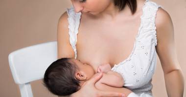 Stire din Sănătate : Alăptarea bebelușului, sfaturi de la specialiști