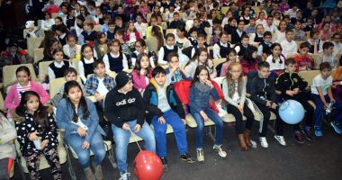 Stire din Cultură-Educație : "Albă ca Zăpada" vine la teatru, pentru copii