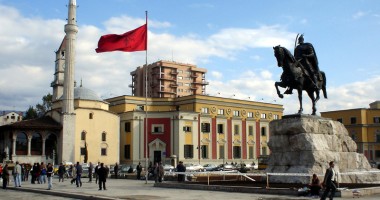 Stire din Actualitate : Alegeri legislative cruciale pentru  o Albanie cu aspirații europene