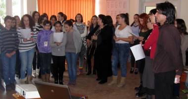 Stire din Cultură-Educație : Album dobrogean la Liceul "Călinescu"