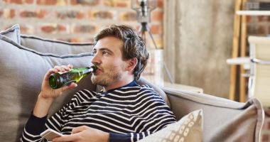 Stire din Sănătate : Ați consumat prea mult alcool? Cum vă reveniți după o seară de beție