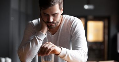 Stire din Sănătate : Consumul excesiv de alcool duce la afectarea creierului