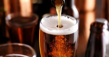Stire din Eveniment : Reprezentantul unui partid, anchetat după ce a oferit alcool mai multor persoane pentru a vota un anumit candidat