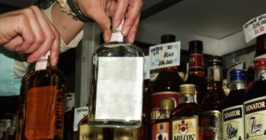 Stire din Economie : DSVSA / Nu s-a găsit metanol în băuturile din depozitele constănțene