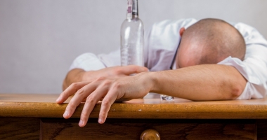 Stire din Sănătate : Alcoolismul se poate vindeca cu ecstasy? Ce spun specialiștii