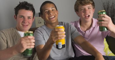 Stire din Sănătate : Alcoolismul afectează abilităţile cognitive ale adolescenţilor