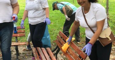Parcul de la gară, curățat și igienizat de femeile din ALDE Constanța - 2