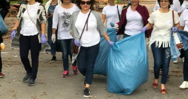 Parcul de la gară, curățat și igienizat de femeile din ALDE Constanța - 3