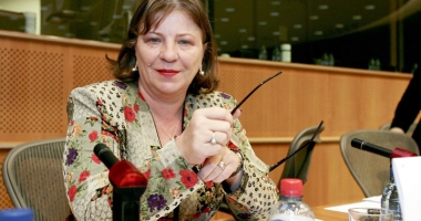 Stire din Politică-Administrație : "Este nevoie de un al doilea tur de scrutin pentru a da legitimitate celor care sunt aleși"
